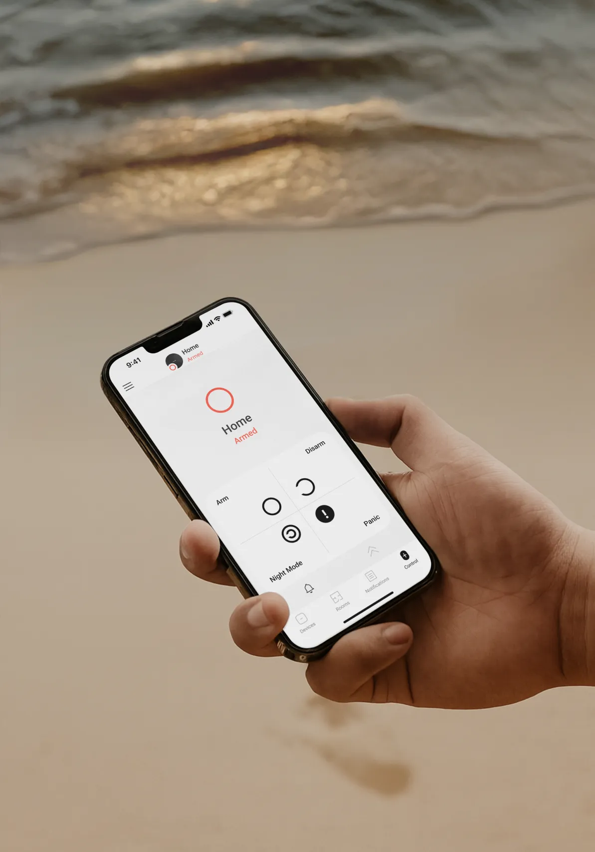 Gestione dell'impianto di allarme dall'app dello smartphone durante un'assenza